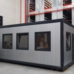 Contentor de Escritório Monobloco 18m² (6x3m) – Isolamento Térmico 100mm (4 Janelas + Aquecimento)