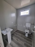 Monobloco de Serviços "Urban Prestige" 10x3m – Acabamento HPL e Telhado Duplo (Casas de Banho Múltiplas + Acessível) - Image 16