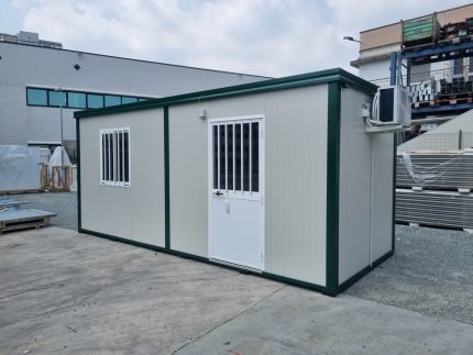 Monobloco de Escritório 6x2,5m (15m²) – Com Ar Condicionado Hisense e Grades de Segurança