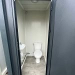 Módulo Sanitário Individual 120x120 cm – WC e Lavatório (Cinzento Antracite Isolado)