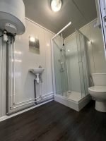 Módulo Pré-fabricado 14 m² (6x2,4m) com Zona Sanitária – Escritório Isolado e Dividido (Painéis 50mm) - Image 9