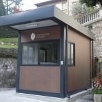 Portaria Pré-fabricada Premium "Design Corten" (4x2,5m) – Com Casa de Banho, Climatização e Passa-documentos