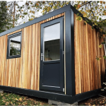 Módulo Contentor Habitacional 4x3m "Aménagé" – Design Moderno em Madeira IPE (Janela Panorâmica)