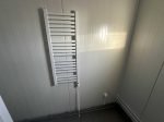 Contentor Sanitário 20 Pés Usado (6x2,4m) – Bloco de 6 Chuveiros com Caldeira de 300L e Lavandaria - Image 15
