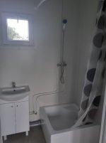 Contentor Sanitário Balneário 6x2,9m – Entrada Dupla com Duche e 2 Sanitas (Isolamento 100mm) - Image 3