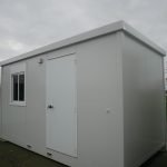 Módulo Pré-Fabricado 12m² Isolado (5x2,5m) – Escritório com Aquecimento e Estore