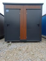 Contentor Sanitário Duplo 2.5m x 2m – 2 Entradas Independentes (WC + Duche) – Isolado