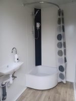 Contentor Sanitário Duplo 2.5m x 2m – 2 Entradas Independentes (WC + Duche) – Isolado - Image 10