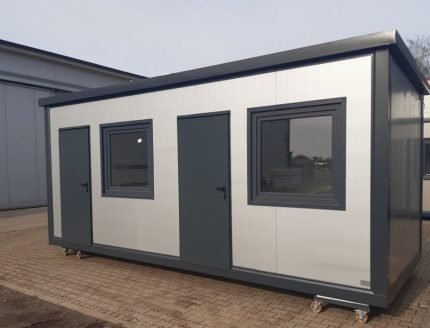 Contentor Social 21m² (7x3m) – Vestiário com WC e Aquecimento (Isolamento Premium 100mm)