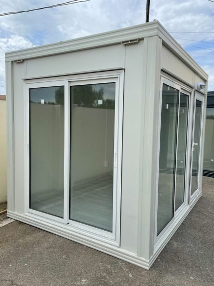 Módulo Pré-fabricado 7m² (3x2,4m) – Escritório EnvIdraçado Isolado (Painéis Sandwich 40mm)