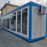 Monobloco Escritório de Vendas "Glass" 12x2,5m – Vidraça Panorâmica e Isolamento 100mm (Climatizado)