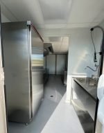 Contentor de 20 Pés Equipado "Snack Bar" – Cozinha Completa (Frigoríficos, Exaustor, Fritadeira) - Image 6