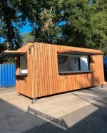 Container Bar Snack 20 Pés "Guinguette" – Revestimento em Madeira Douglas, Exaustor e Lava-louças