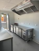 Contentor de 20 Pés Equipado "Snack Bar" – Cozinha Completa (Frigoríficos, Exaustor, Fritadeira) - Image 5