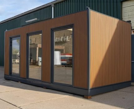 Módulo Pré-fabricado 18m² (6x3m) – Design Moderno & Isolamento 100mm (Escritório/Showroom)